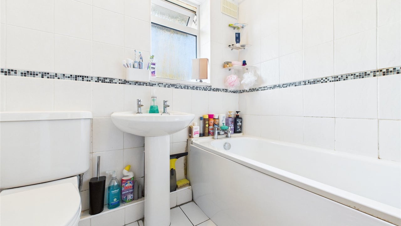 Picture No. 07 - Stubbs Moor Road, Farnborough