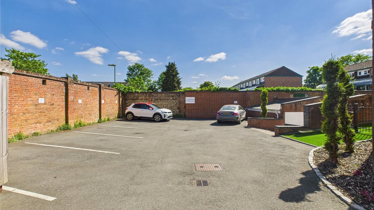 Picture No. 15 - Alexandra House, Farnborough