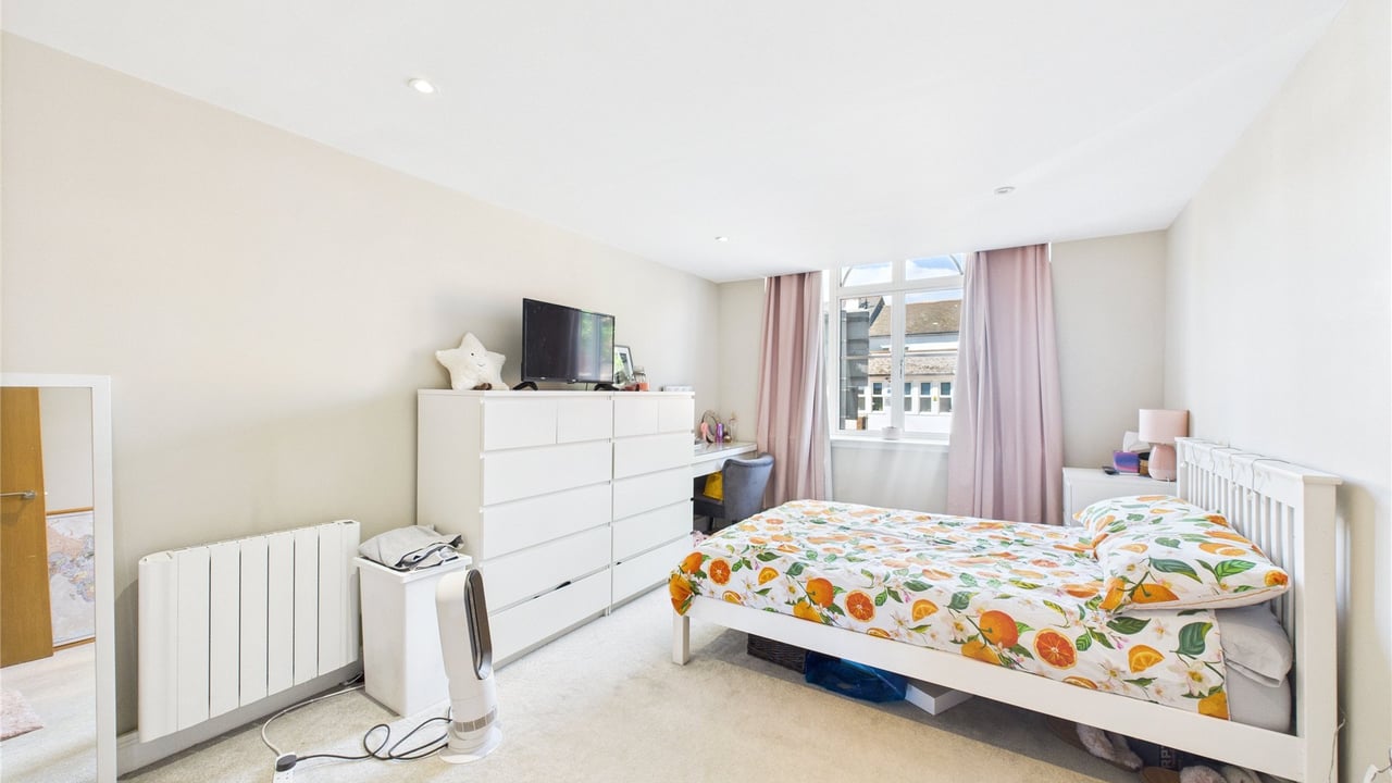 Picture No. 18 - Alexandra House, Farnborough