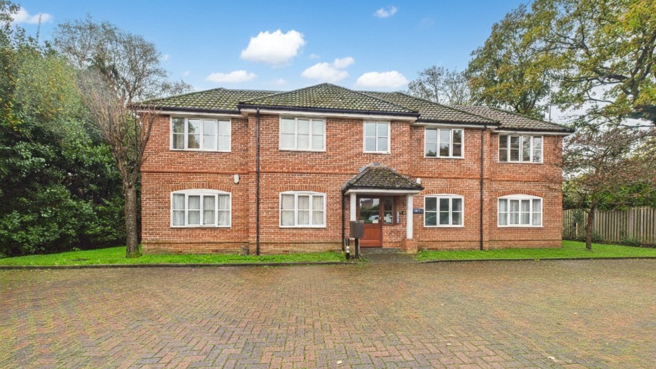 Picture No. 25 - Mallard Place, Farnborough