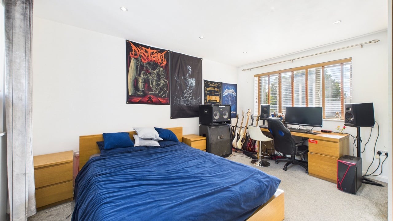 Picture No. 18 - Prospect Road, Farnborough