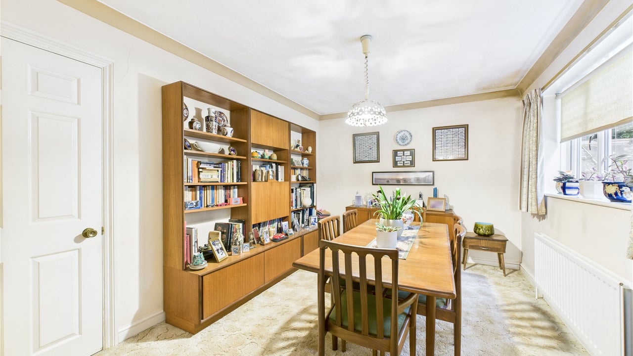 Picture No. 02 - Church Avenue, Farnborough