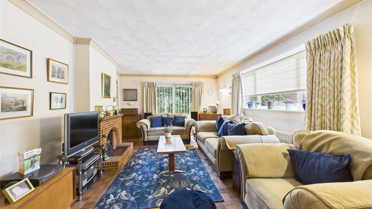 Picture No. 04 - Church Avenue, Farnborough