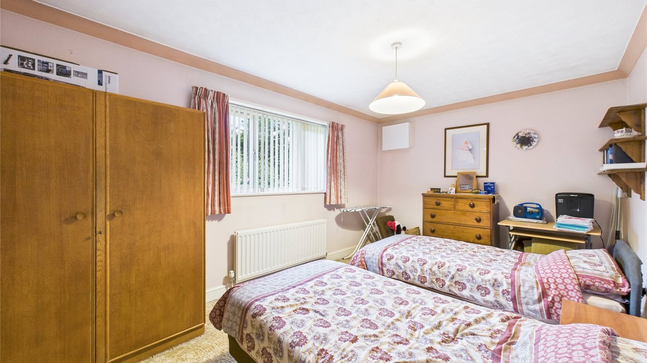 Picture No. 08 - Church Avenue, Farnborough