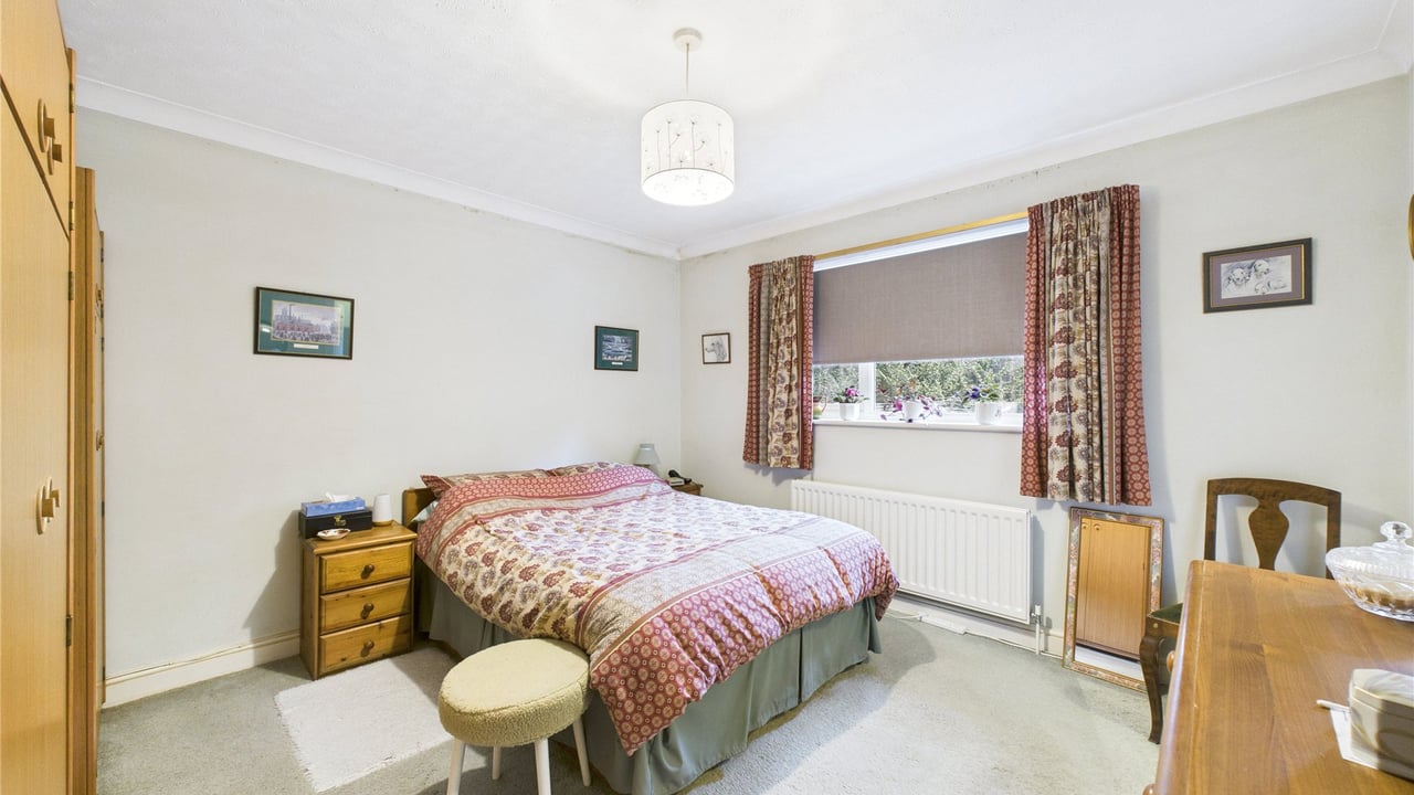 Picture No. 09 - Church Avenue, Farnborough