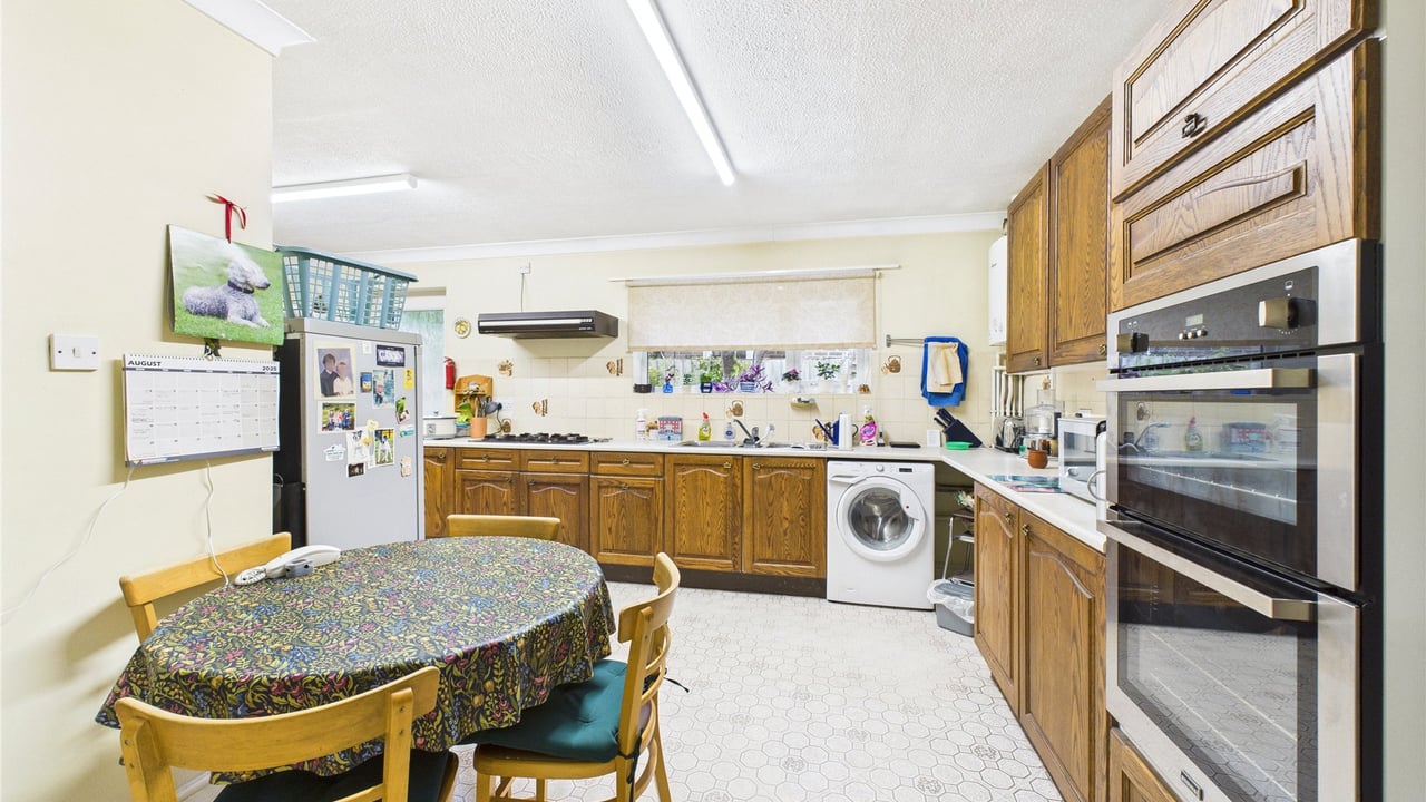 Picture No. 10 - Church Avenue, Farnborough