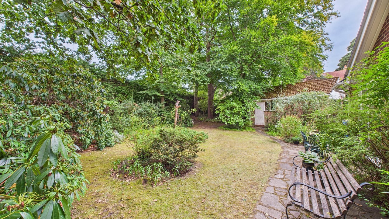 Picture No. 12 - Church Avenue, Farnborough