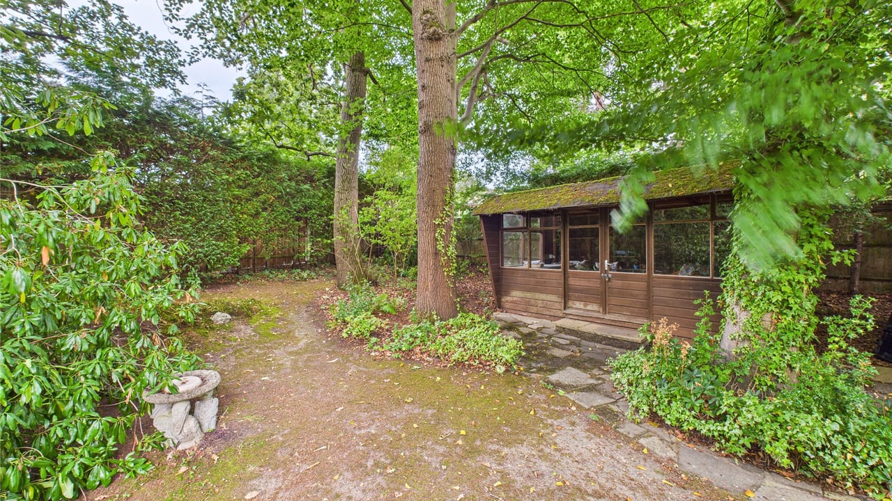 Picture No. 14 - Church Avenue, Farnborough