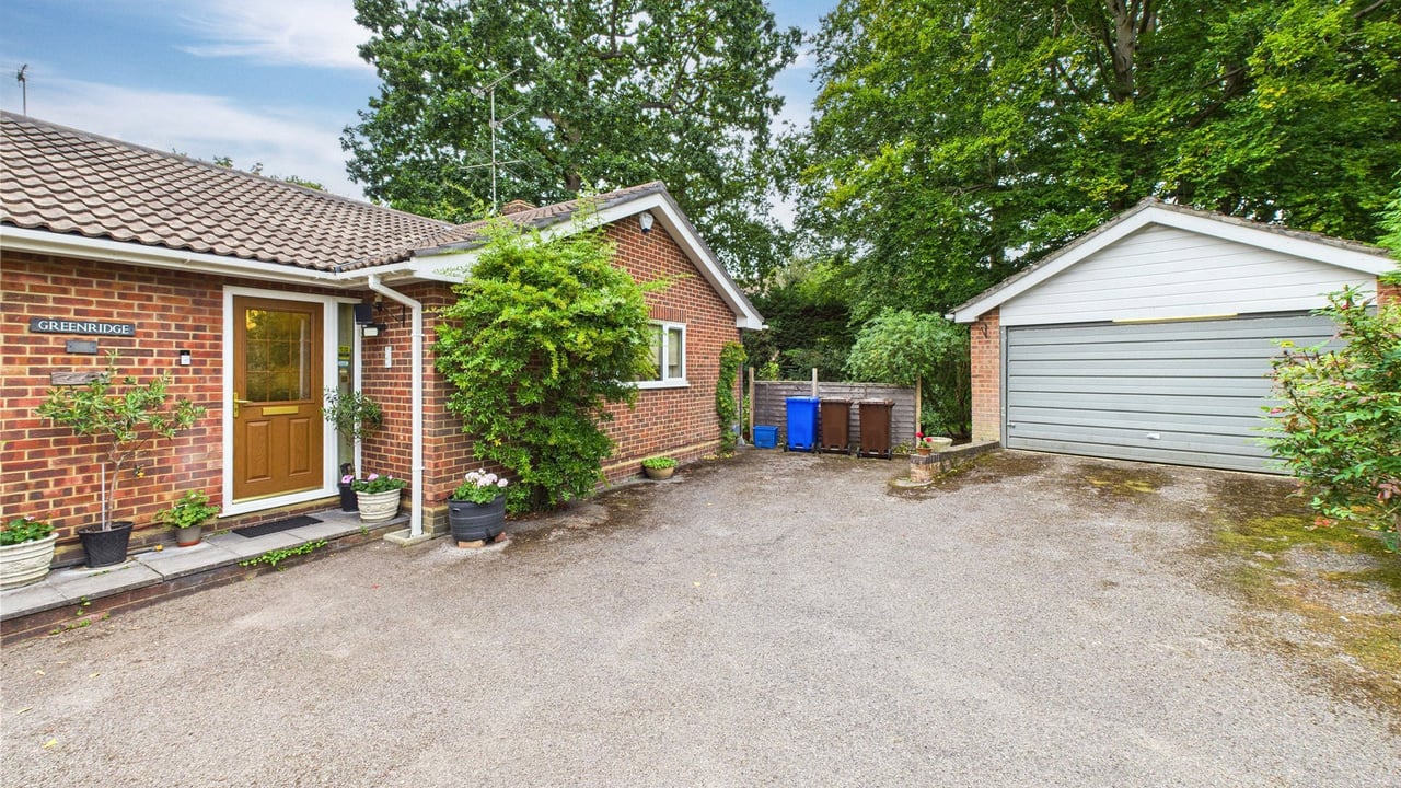 Picture No. 20 - Church Avenue, Farnborough