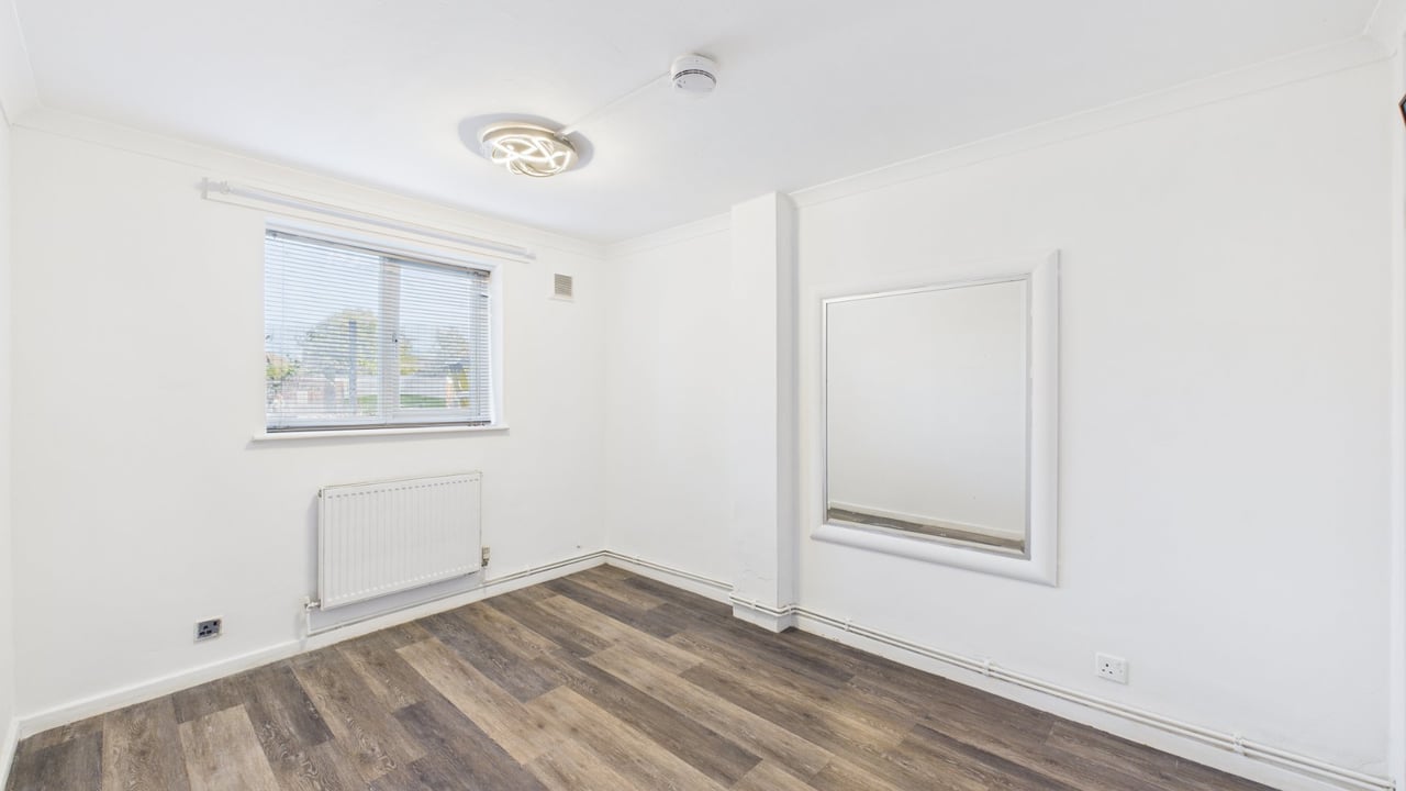 Picture No. 04 - Cody Road, Farnborough