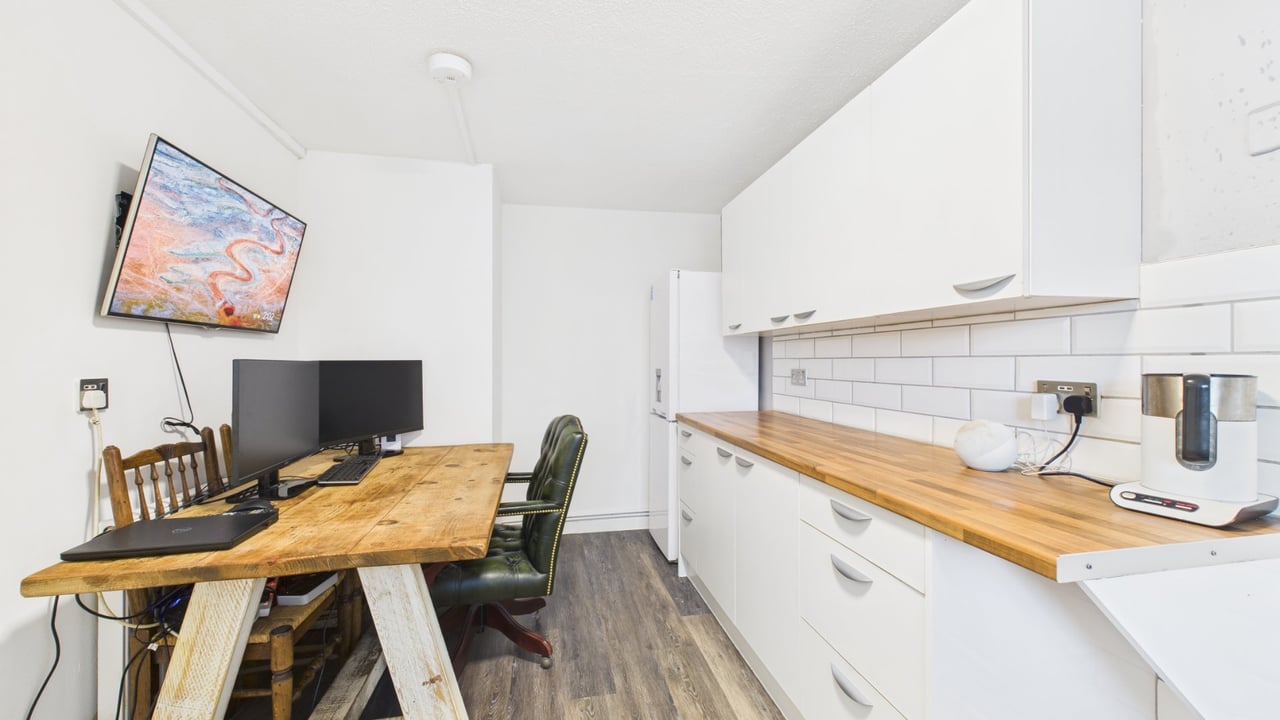 Picture No. 07 - Cody Road, Farnborough