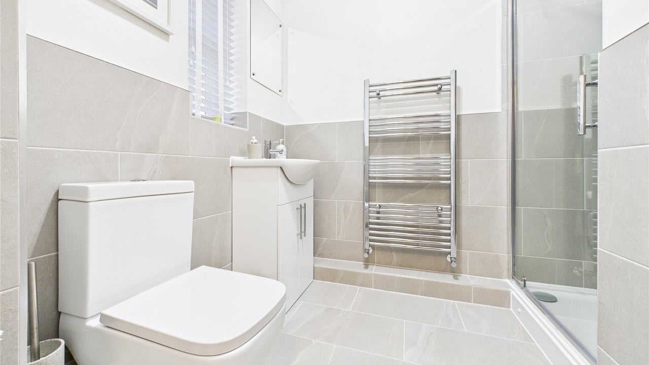 Picture No. 02 - Woodland Crescent, Farnborough