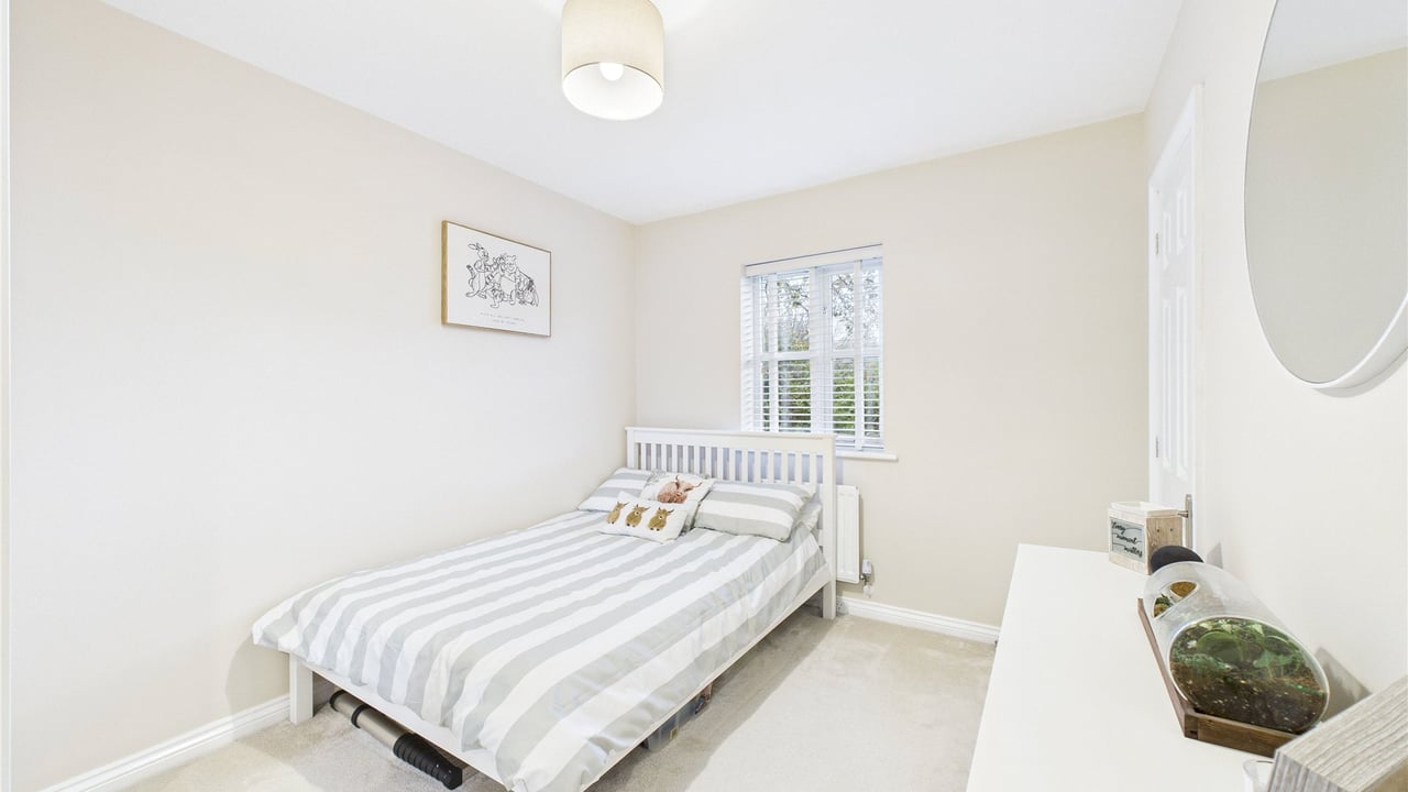 Picture No. 03 - Woodland Crescent, Farnborough