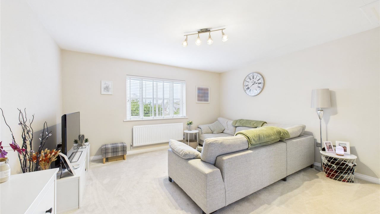 Picture No. 07 - Woodland Crescent, Farnborough