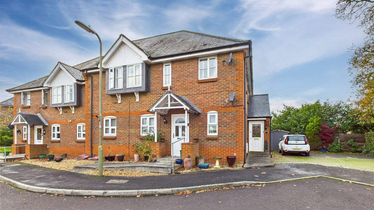 Picture No. 14 - Woodland Crescent, Farnborough