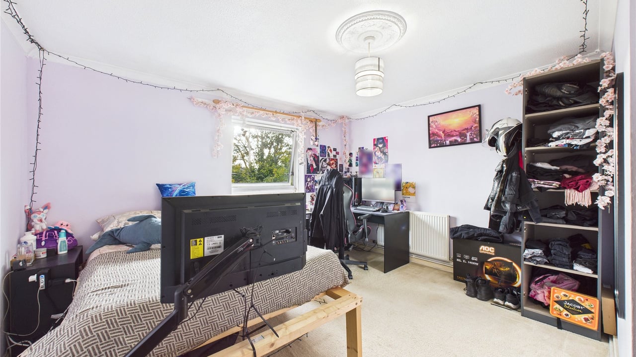 Picture No. 07 - Montgomery Road, Farnborough