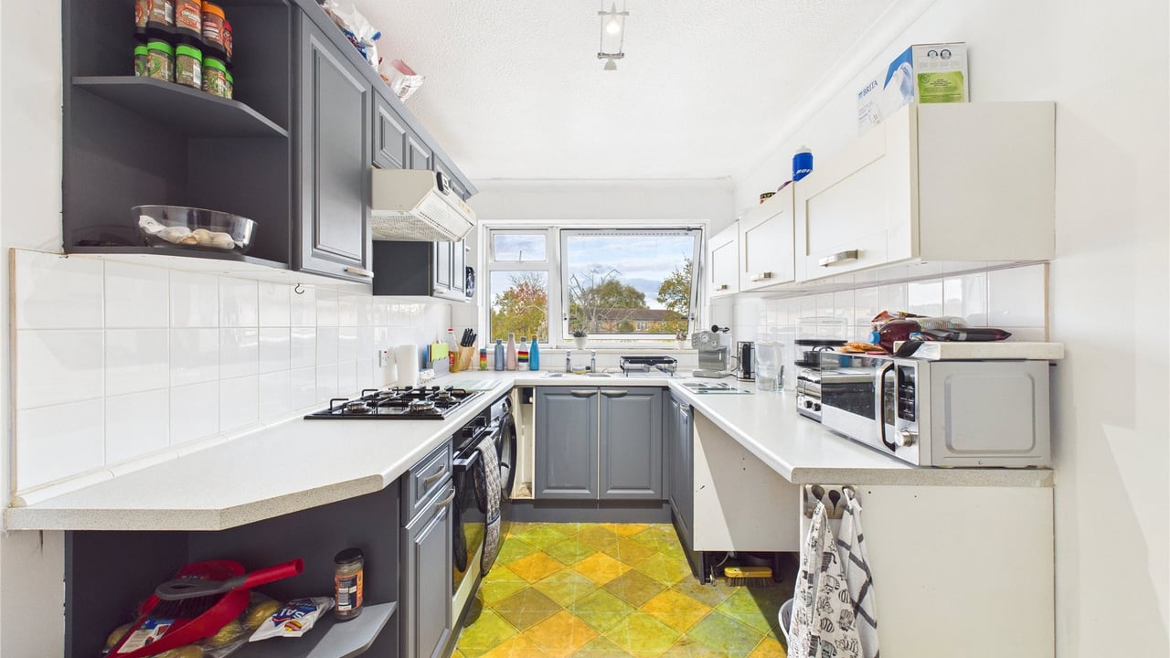 Picture No. 09 - Montgomery Road, Farnborough