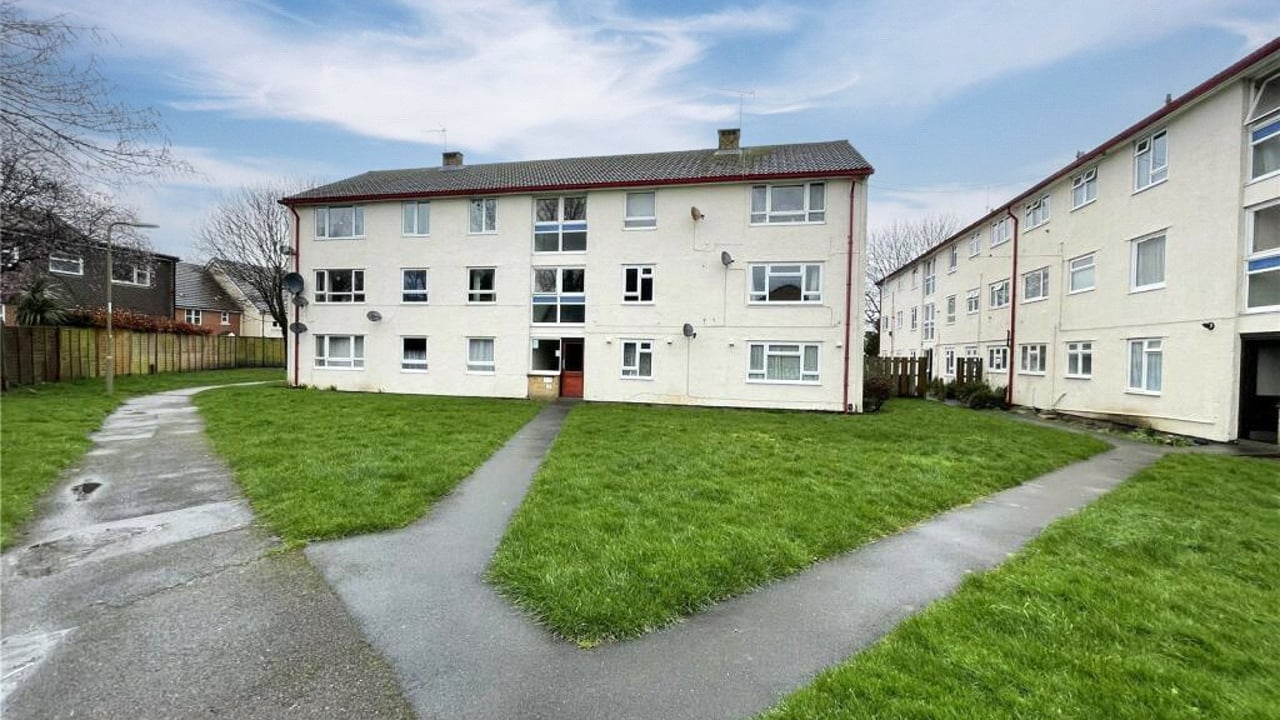 Picture No. 10 - Montgomery Road, Farnborough