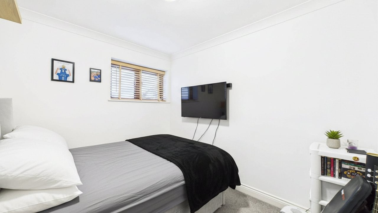 Picture No. 04 - Queens Road, Farnborough