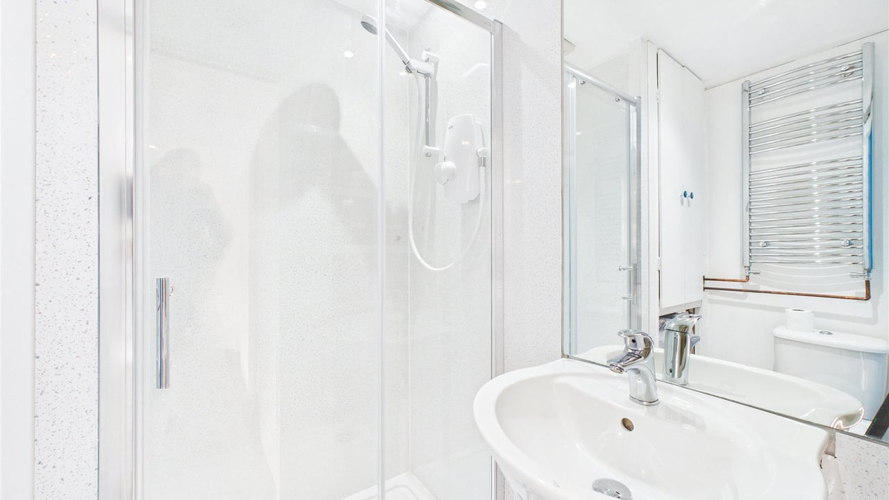 Picture No. 01 - Bailey Close, Maidenhead