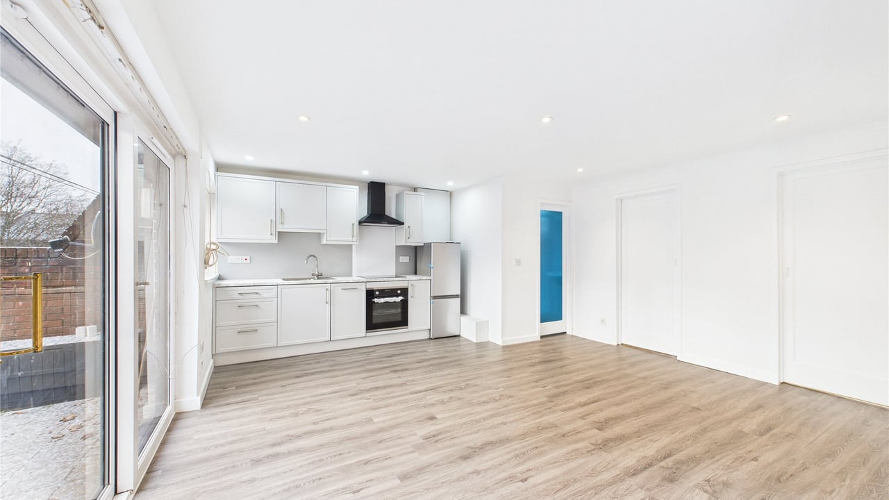 Picture No. 04 - Bailey Close, Maidenhead