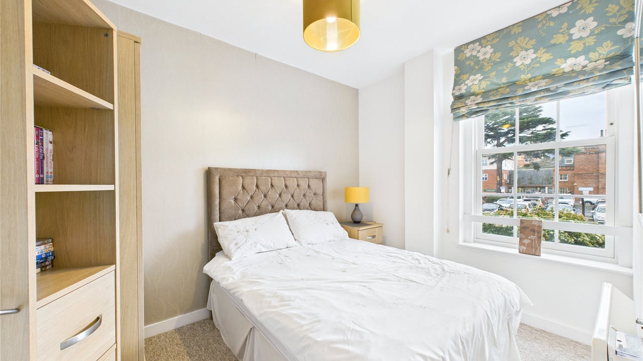 Picture No. 02 - Cookham Road, Maidenhead