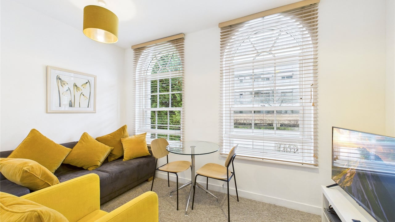 Picture No. 04 - Cookham Road, Maidenhead