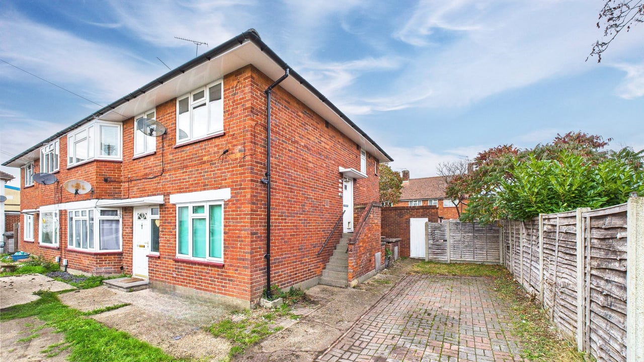 Picture No. 29 - Covey Close, Farnborough