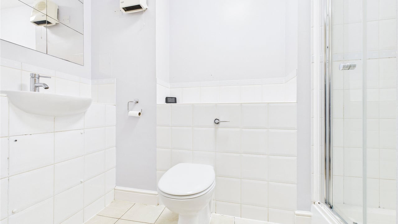 Picture No. 21 - Calloway House, Farnborough