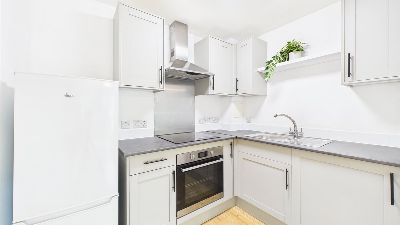 Picture No. 23 - Calloway House, Farnborough