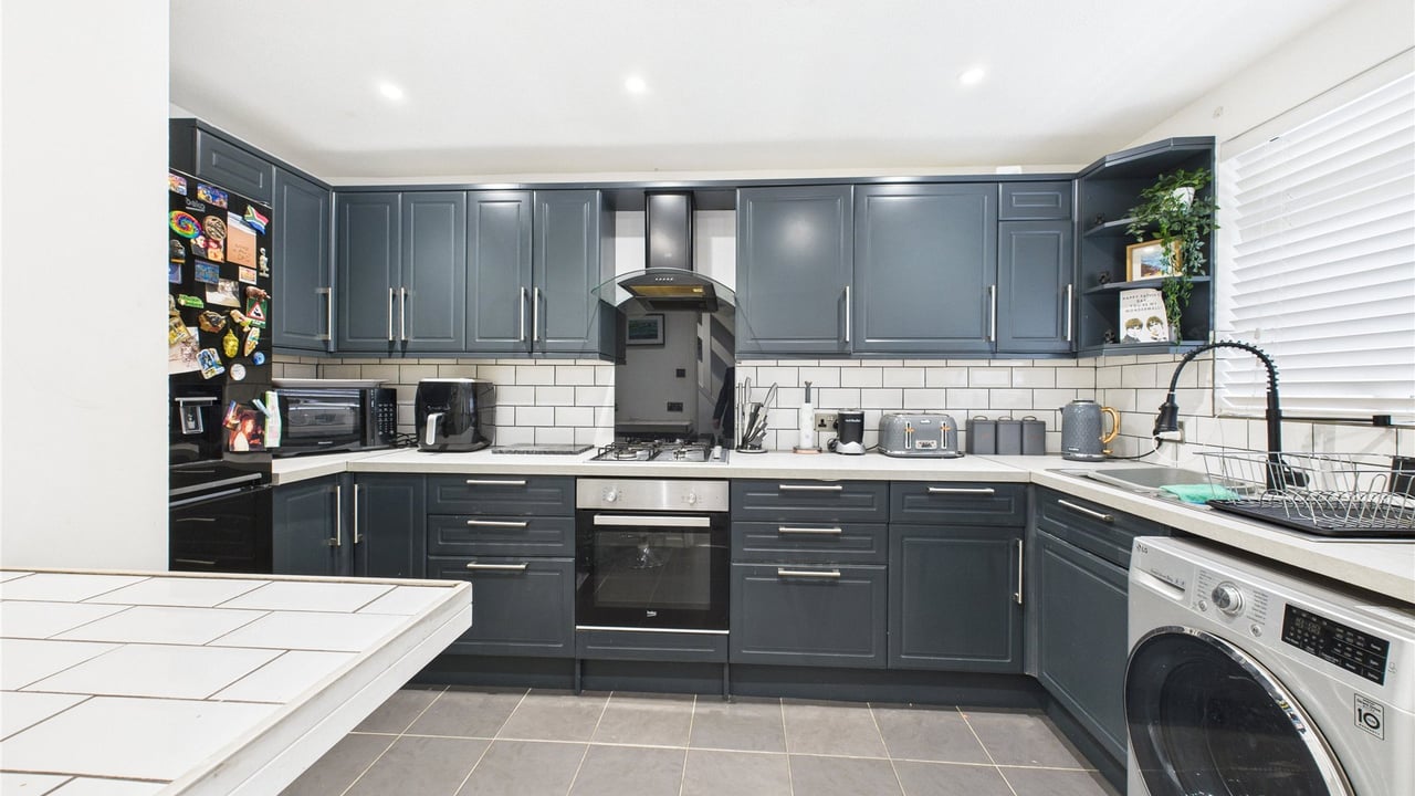 Picture No. 13 - Brookhouse Road, Farnborough