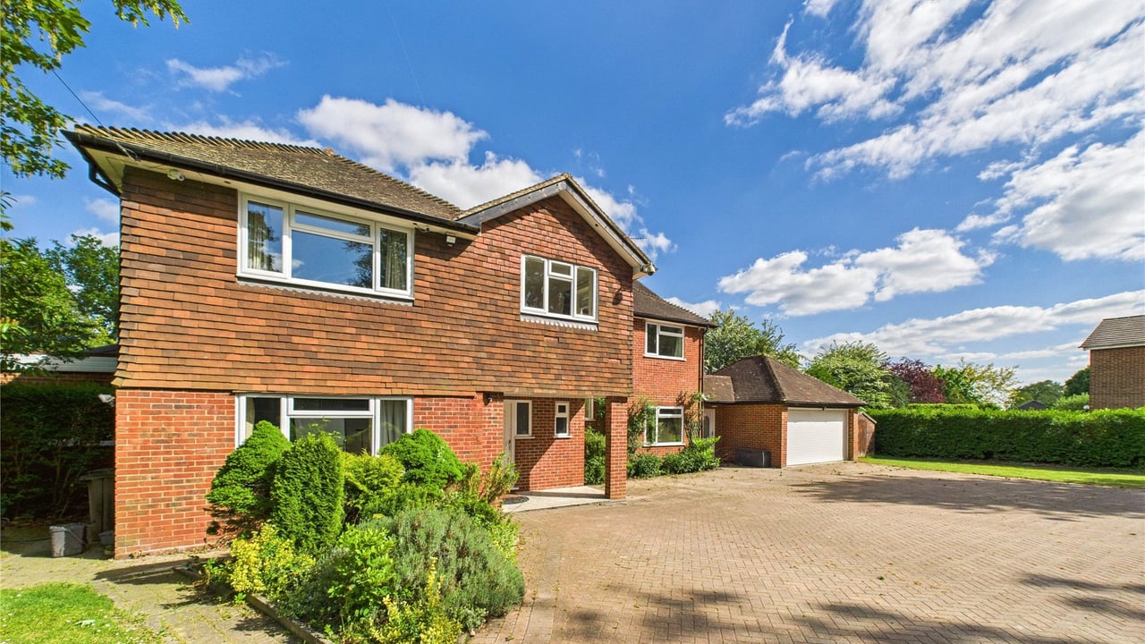 Picture No. 26 - Oakside Way, Reading