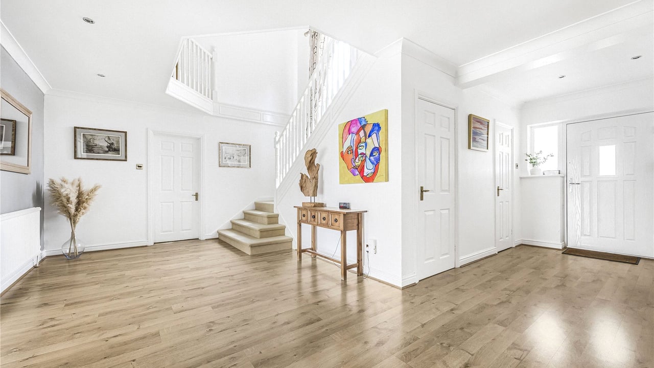 Picture No. 30 - Oakside Way, Reading