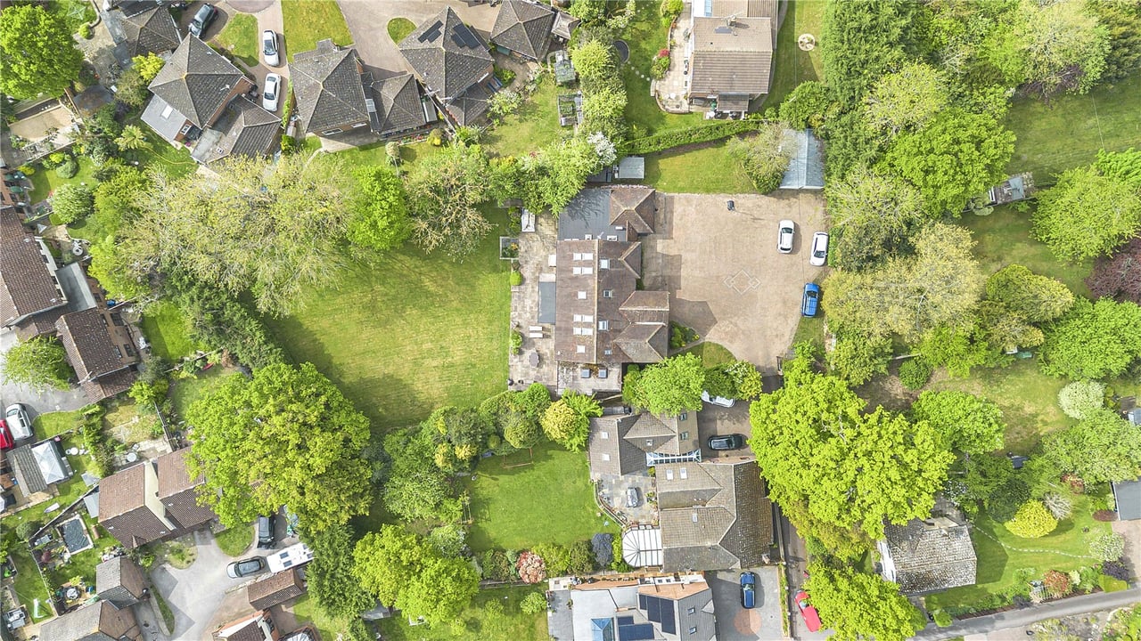 Picture No. 32 - Oakside Way, Reading