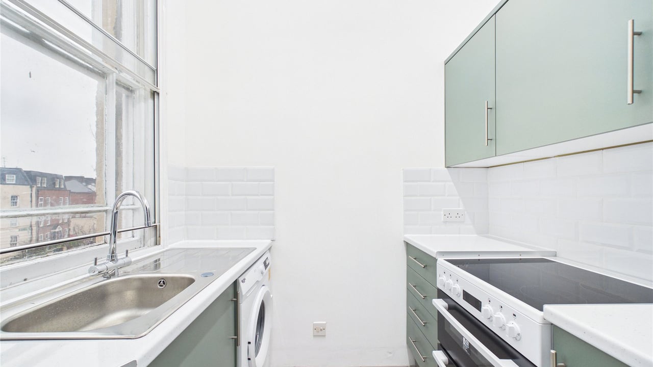 Picture No. 13 - Kings Road, Reading