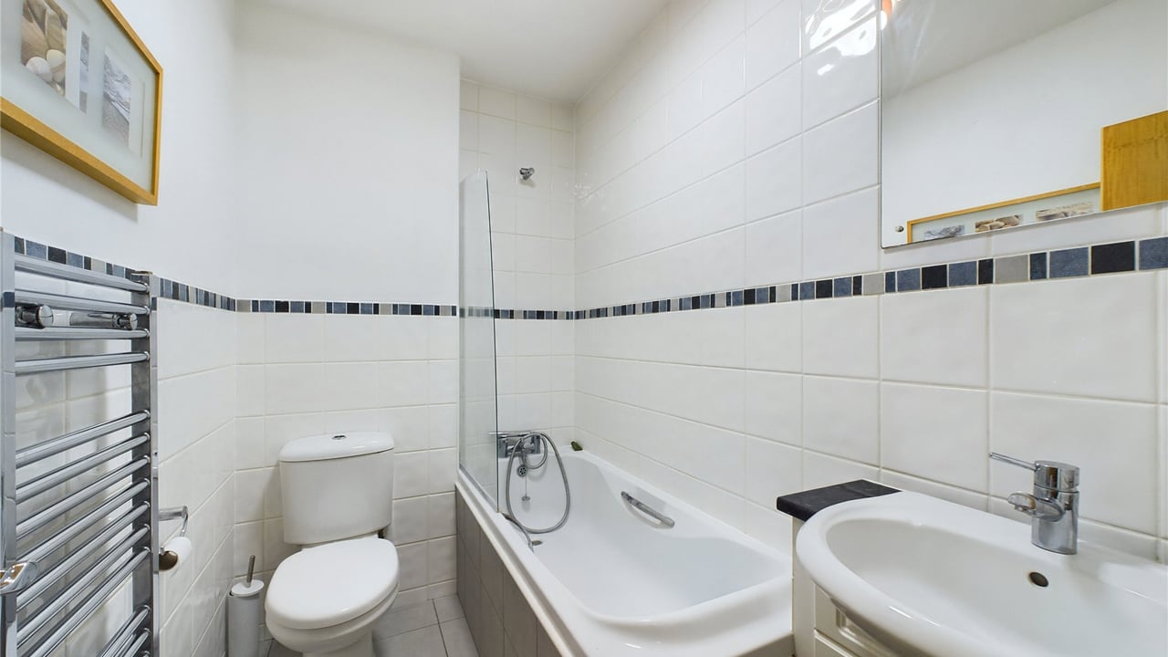 Picture No. 03 - Regents Riverside, Reading