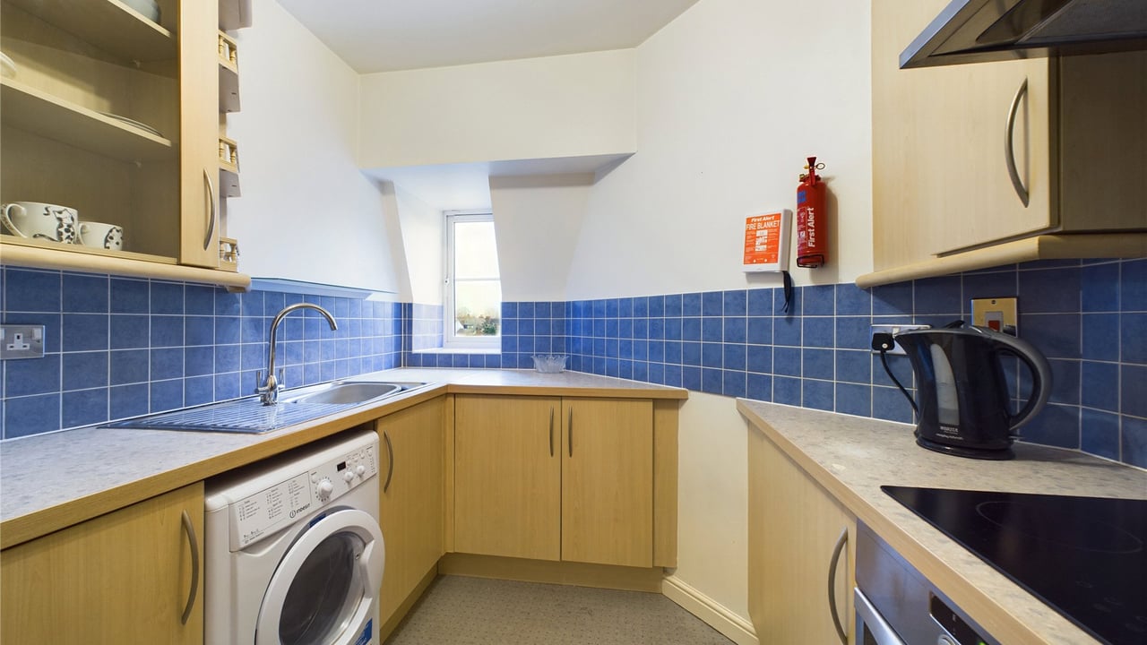 Picture No. 04 - Regents Riverside, Reading