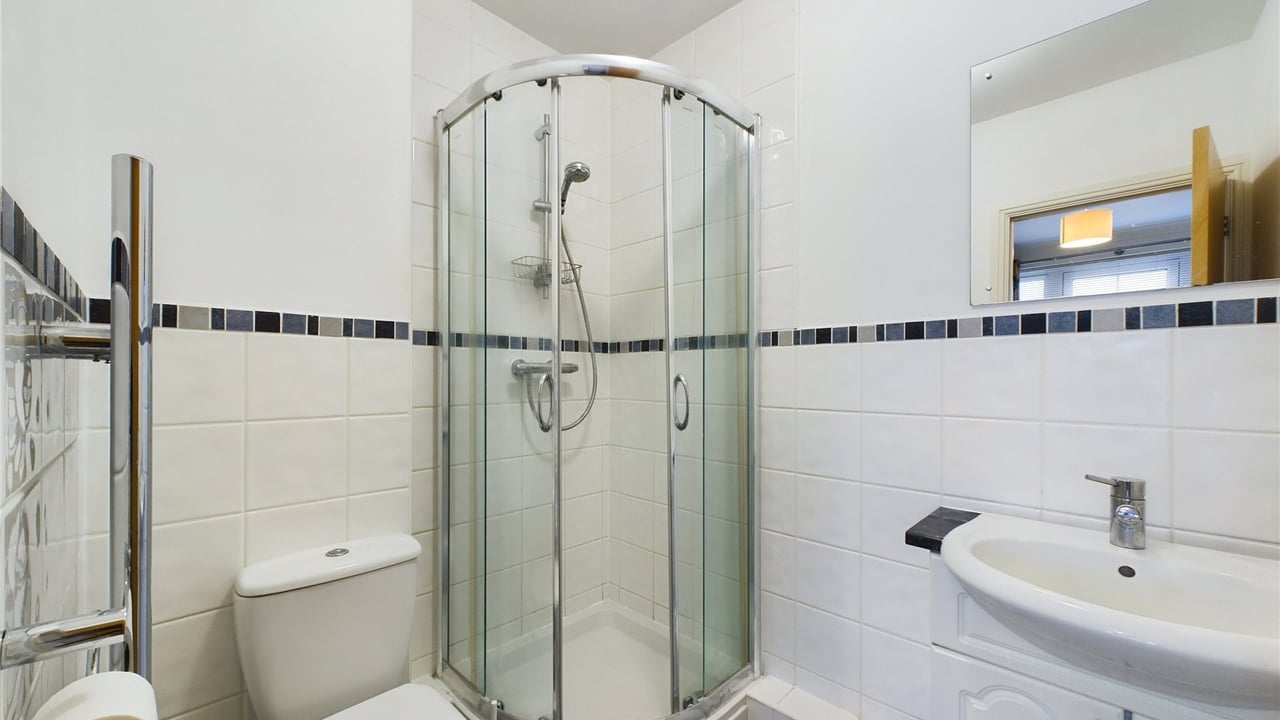 Picture No. 06 - Regents Riverside, Reading