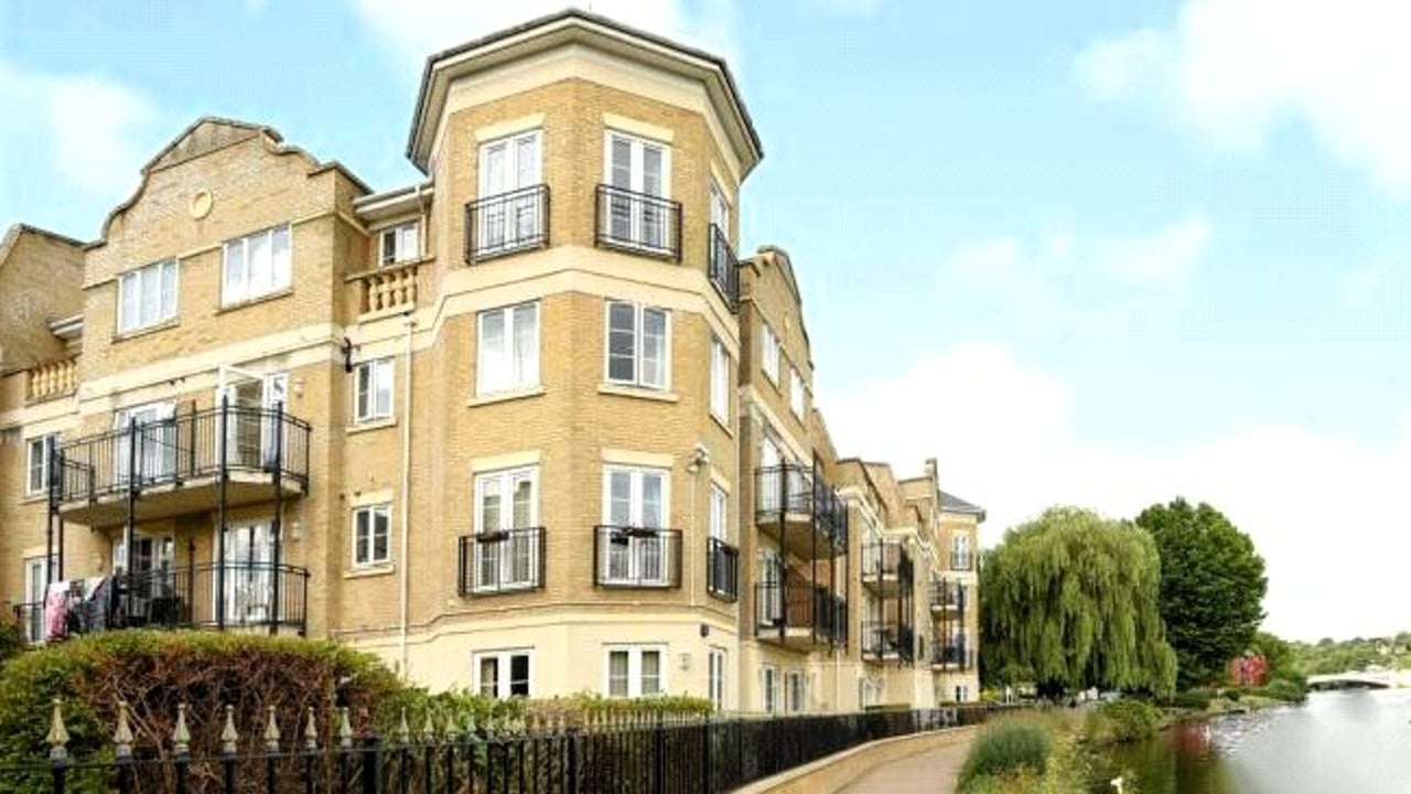 Picture No. 13 - Regents Riverside, Reading