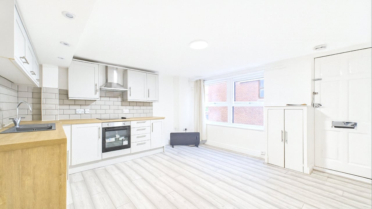 Picture No. 07 - Lorne Street, Reading