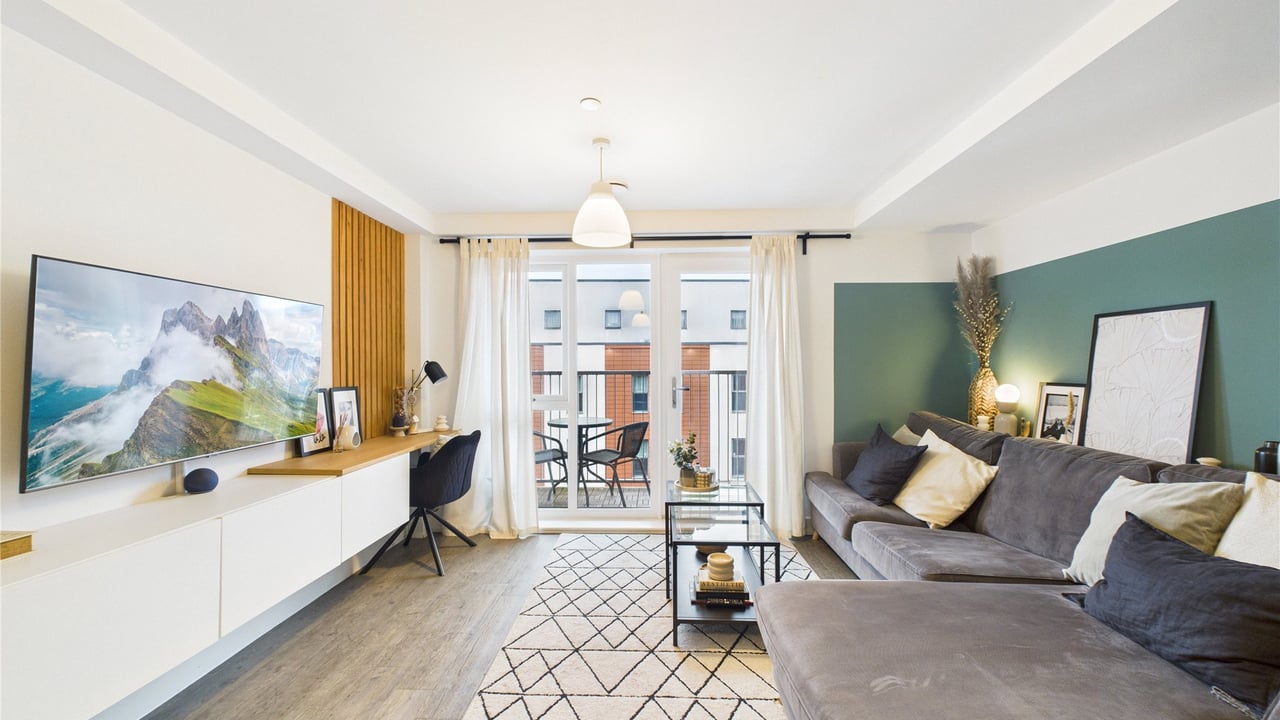 Picture No. 02 - Silver Street, Reading