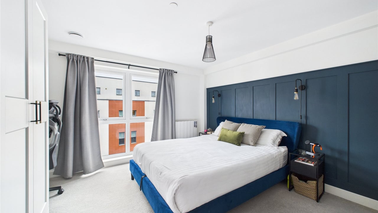 Picture No. 05 - Silver Street, Reading