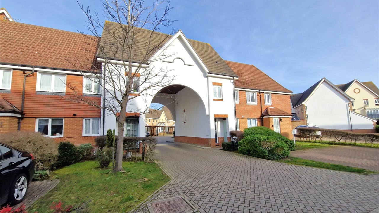 Picture No. 01 - Hartigan Place, Reading