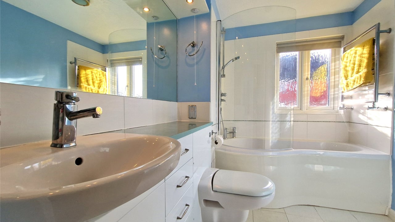 Picture No. 02 - Hartigan Place, Reading