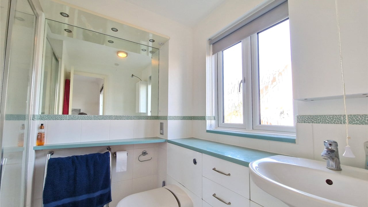 Picture No. 03 - Hartigan Place, Reading