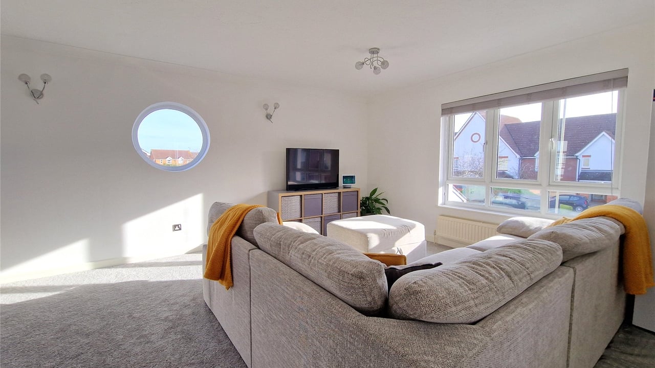 Picture No. 06 - Hartigan Place, Reading