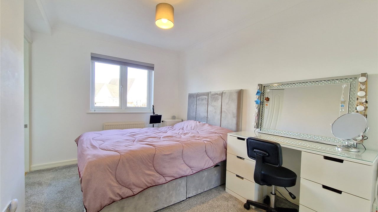 Picture No. 10 - Hartigan Place, Reading