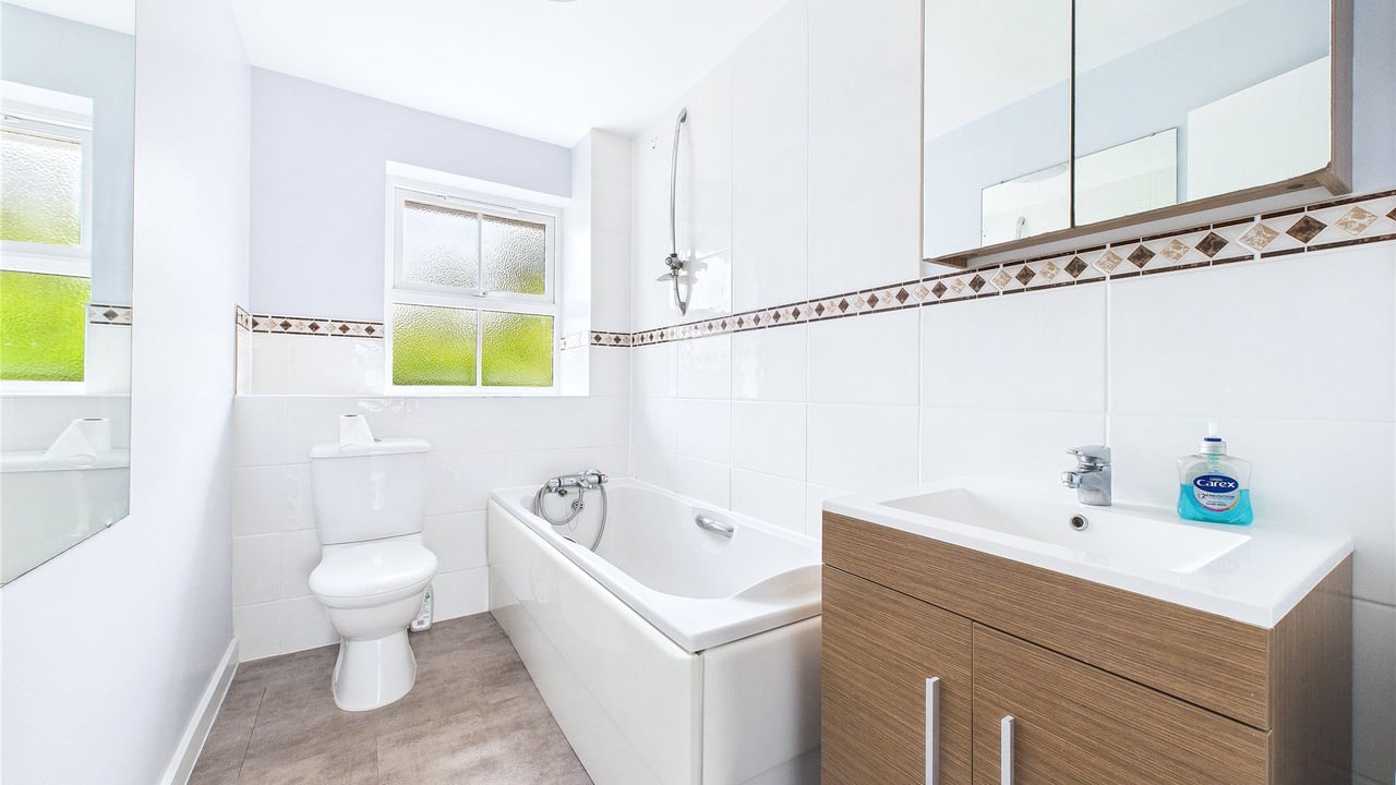 Picture No. 07 - Armstrong Way, Reading