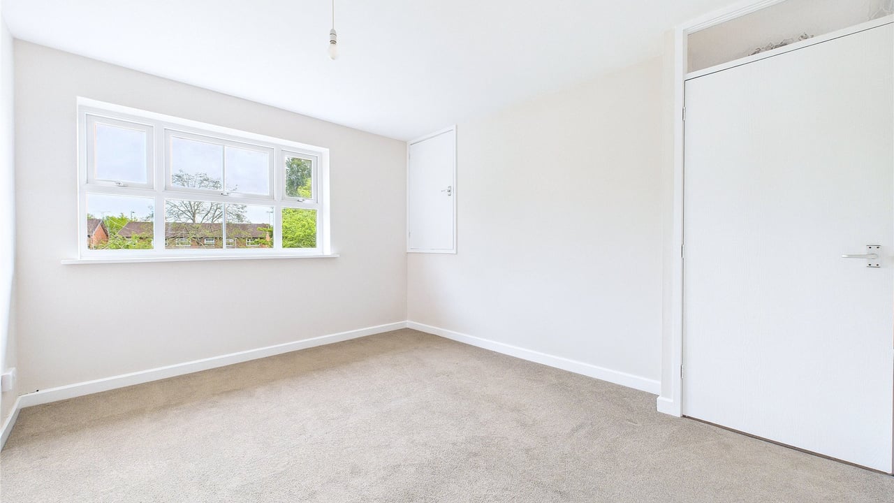 Picture No. 10 - Armstrong Way, Reading