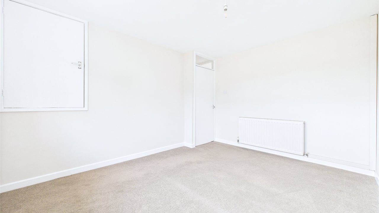 Picture No. 11 - Armstrong Way, Reading